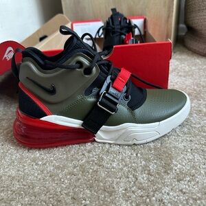 Nike Air Force 270 Sneakers